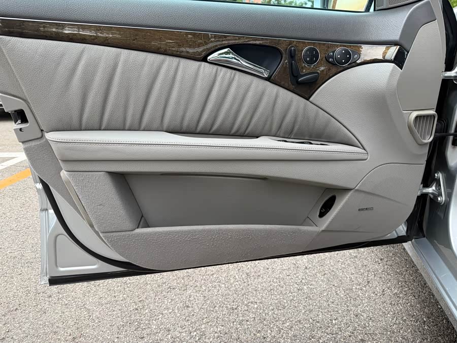 Mercedes-Benz E-Class 2005 — фото 13