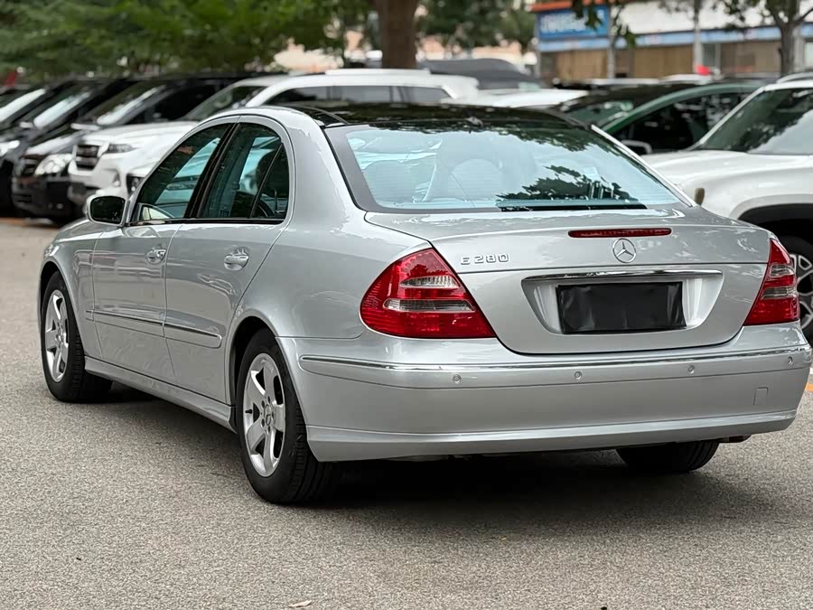 Mercedes-Benz E-Class 2005 — фото 19