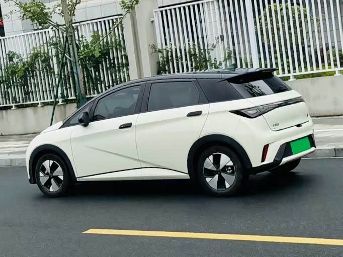 BYD Dolphin 2023