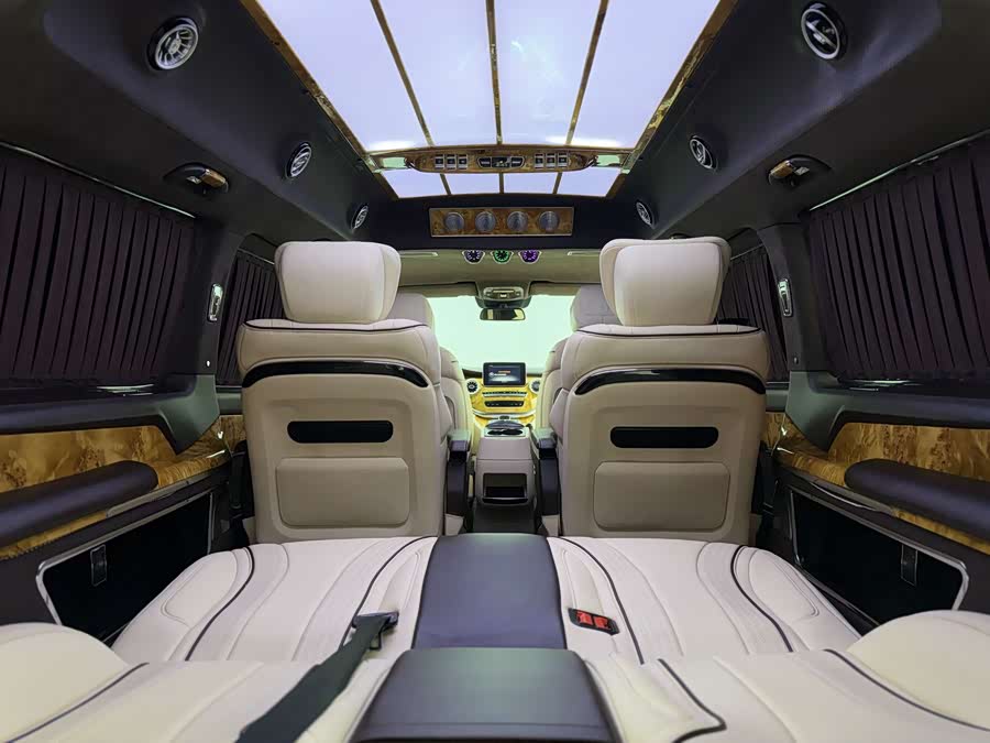 Mercedes-Benz V-Class 2018 — фото 11