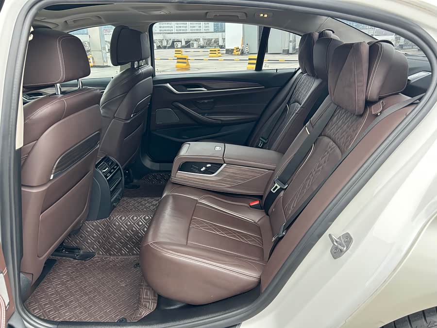 BMW 5 Series New Energy 2019 — фото 11