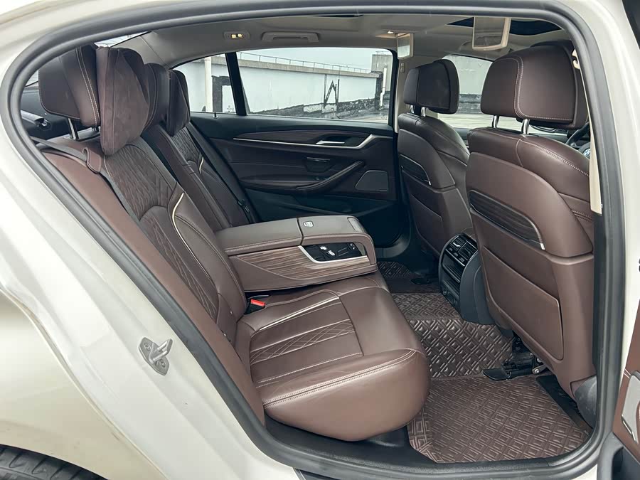 BMW 5 Series New Energy 2019 — фото 14