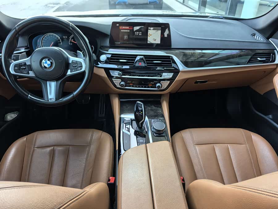 BMW 5 Series 2018 — фото 11