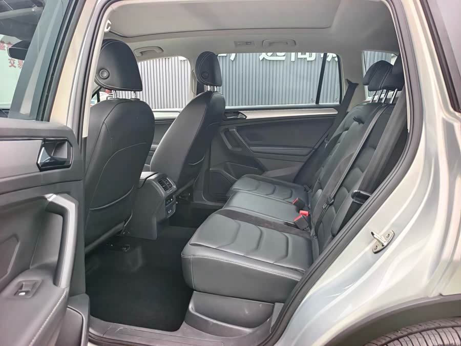 Volkswagen Tiguan L 2017 — фото 11