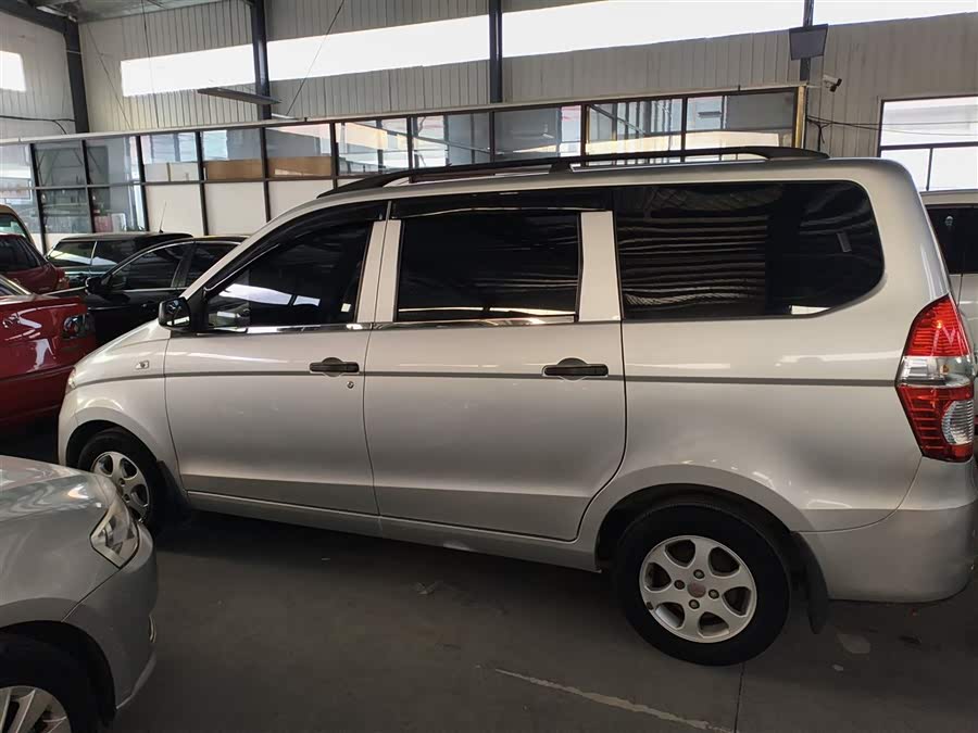 Wuling Hongguang 2010