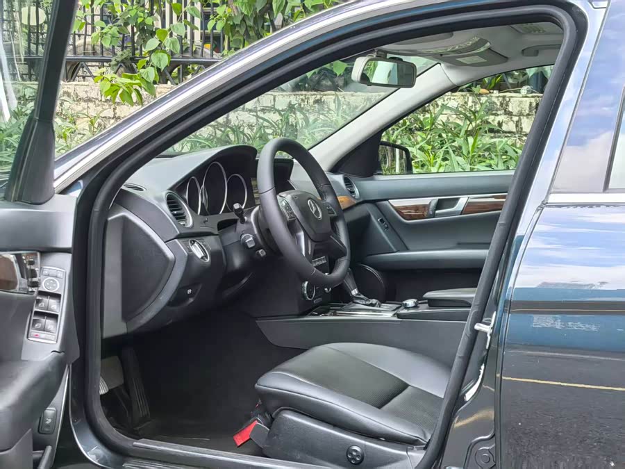 Mercedes-Benz C-Class 2011