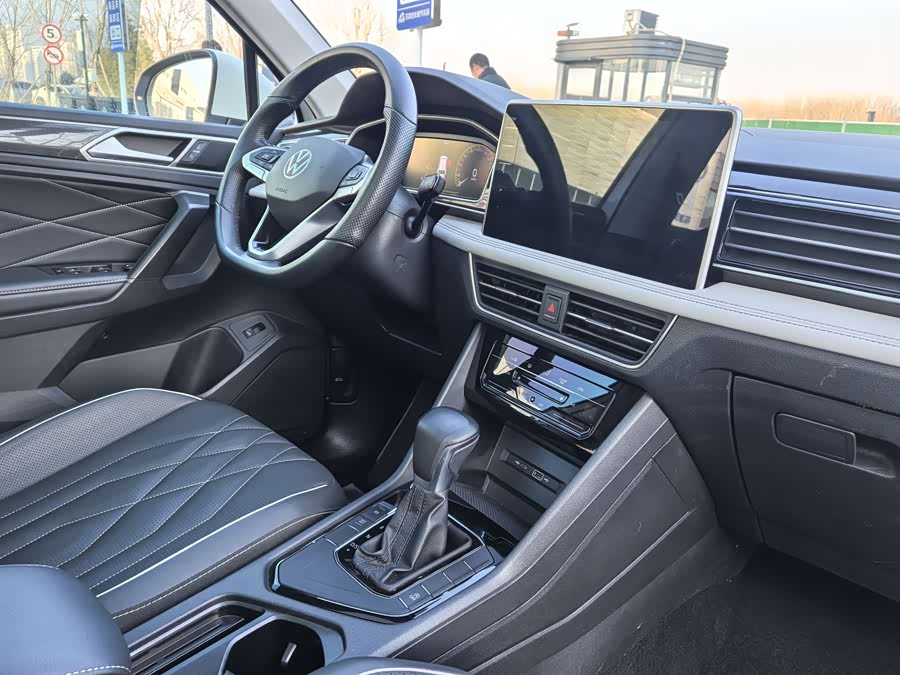 Volkswagen Tiguan L 2024