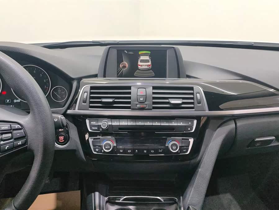BMW 3 Series 2017 — фото 13