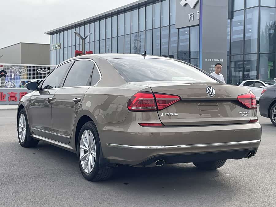Volkswagen Passat 2017 — фото 9