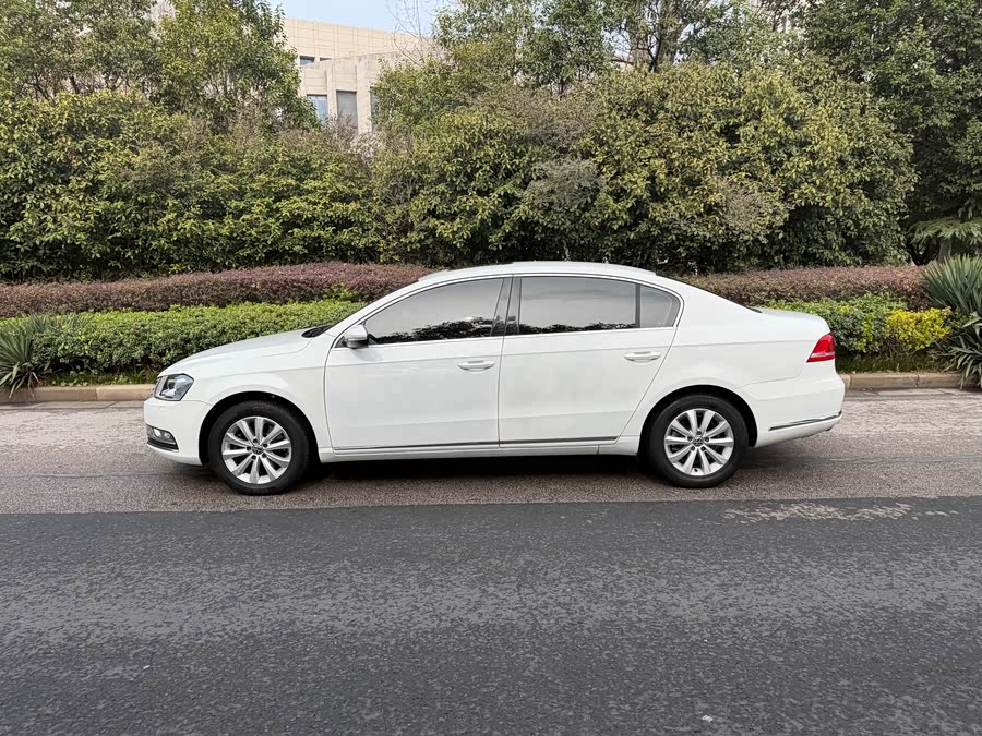 Volkswagen Magotan 2013