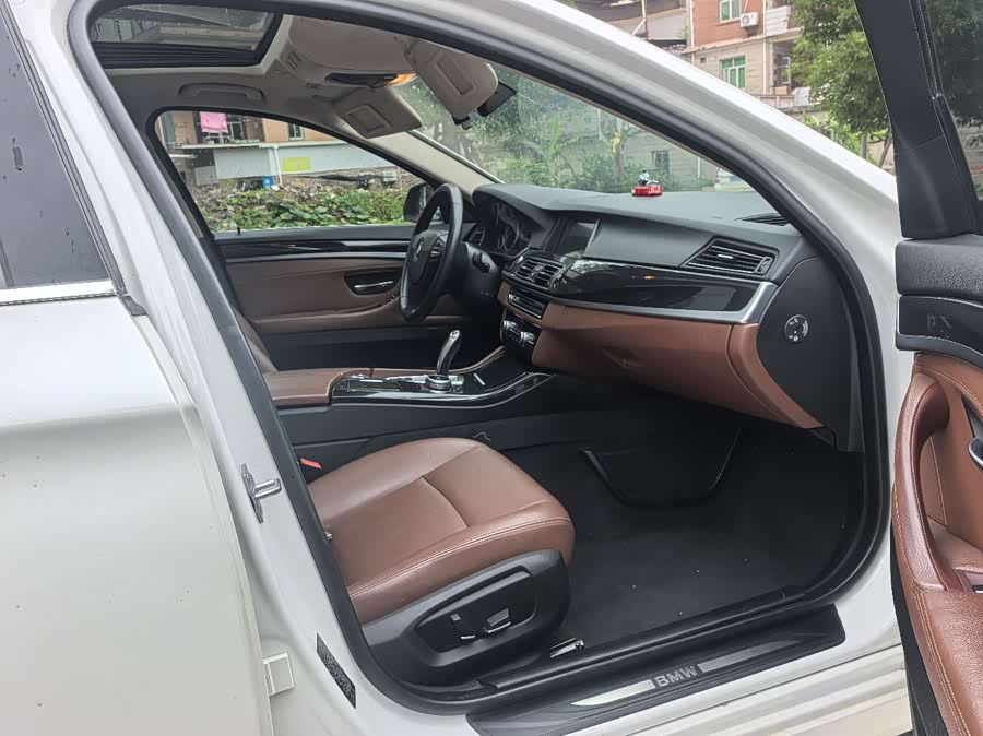 BMW 5 Series 2014 — фото 13