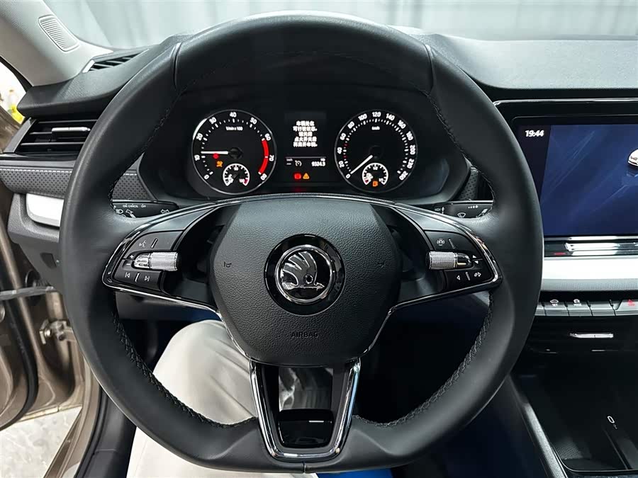 Skoda Octavia 2022 — фото 13