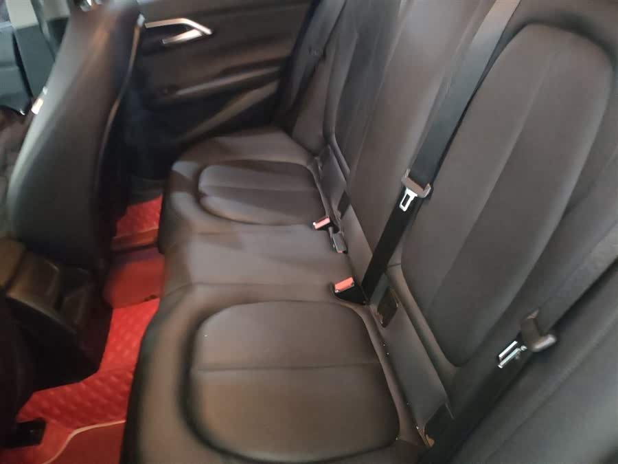 BMW 1 Series 2018 — фото 17