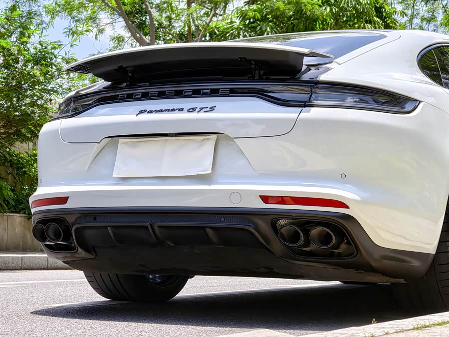 Porsche Panamera 2023