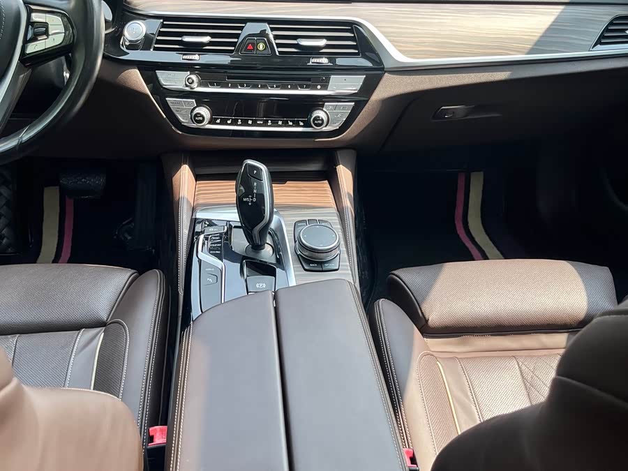 BMW 5 Series New Energy 2019 — фото 12