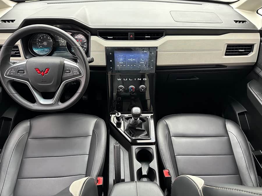 Wuling Journey 2021