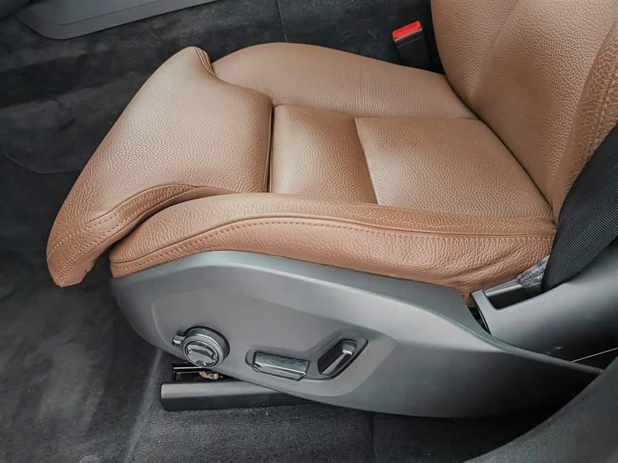 Volvo XC60 2022 — фото 20