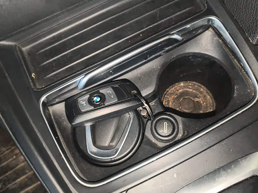 BMW 3 Series 2018 — фото 12
