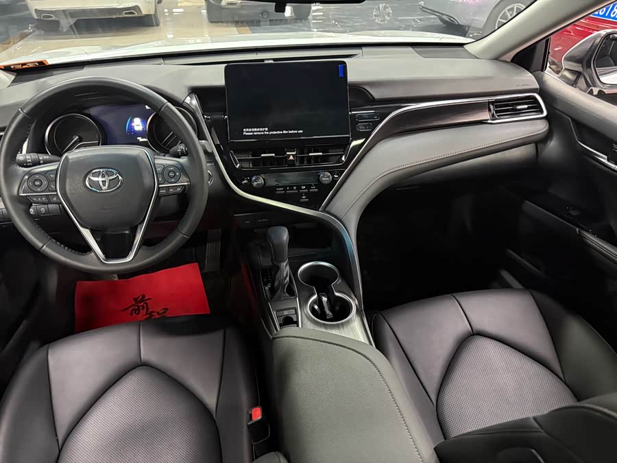 Toyota Camry 2023 — фото 10