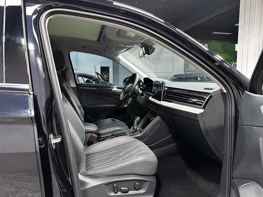 Volkswagen Tiguan L 2023 — фото 12