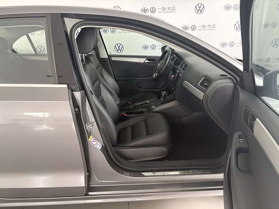Volkswagen Sagitar 2014