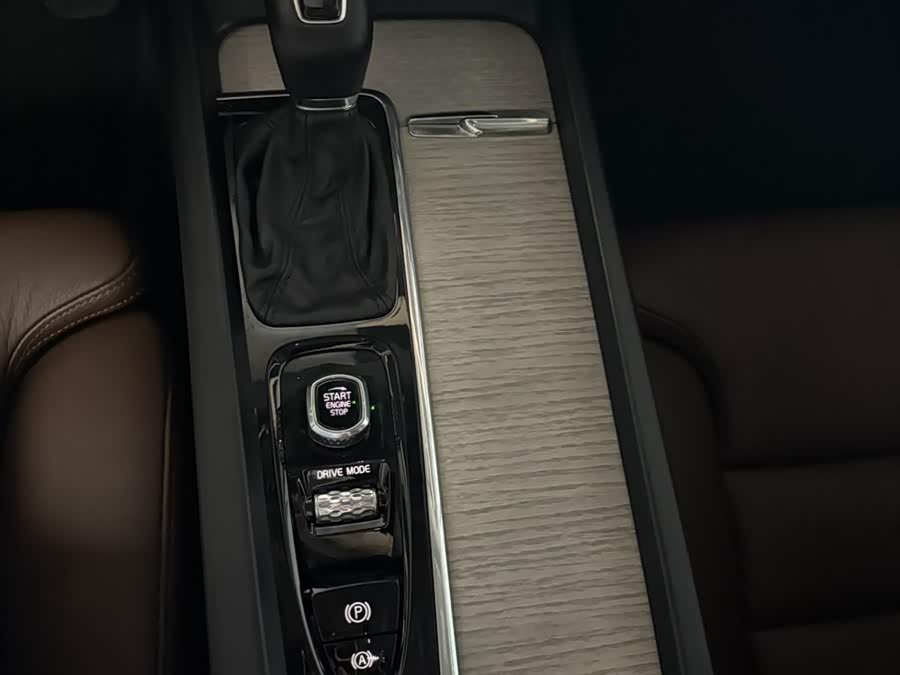 Volvo XC60 2020 — фото 17