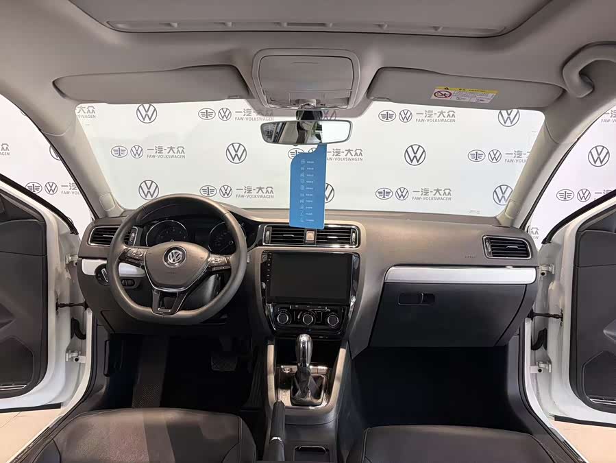 Volkswagen Sagitar 2018
