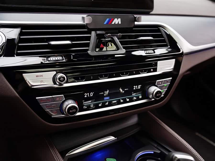 BMW 5 Series 2022 — фото 10