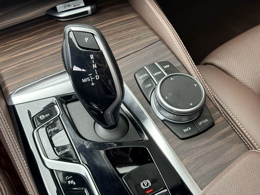 BMW 5 Series 2021 — фото 14
