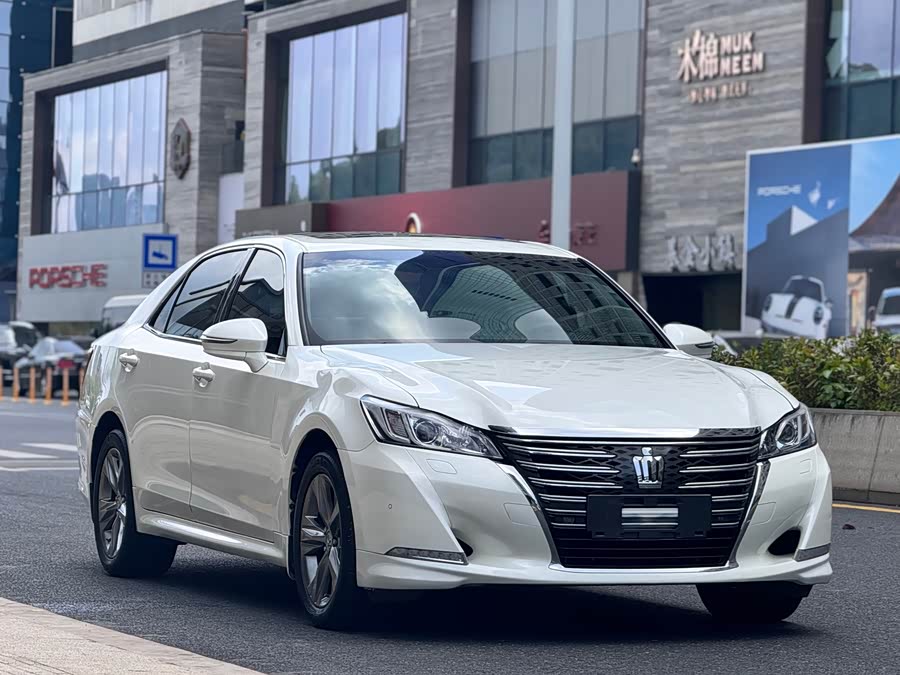 Toyota Crown 2015