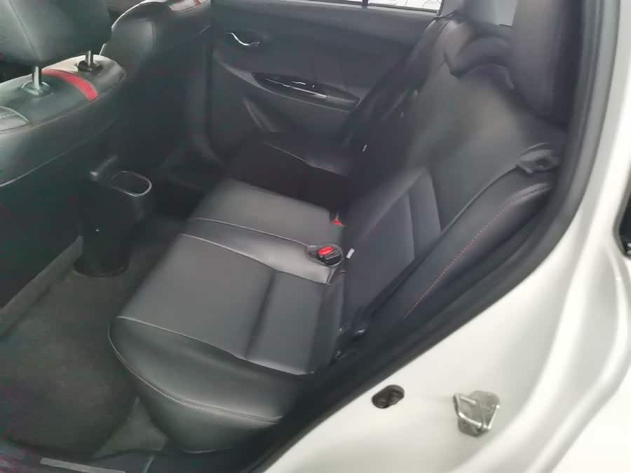Toyota Yaris L 2020 — фото 17