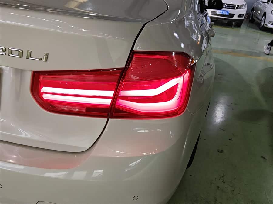 BMW 3 Series 2018 — фото 24