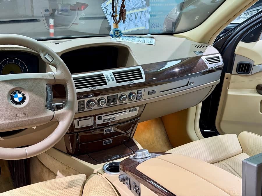 BMW 7 Series 2005 — фото 13