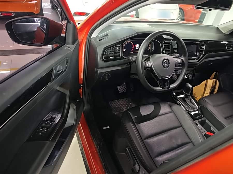 Volkswagen T-Roc 2020 — фото 16