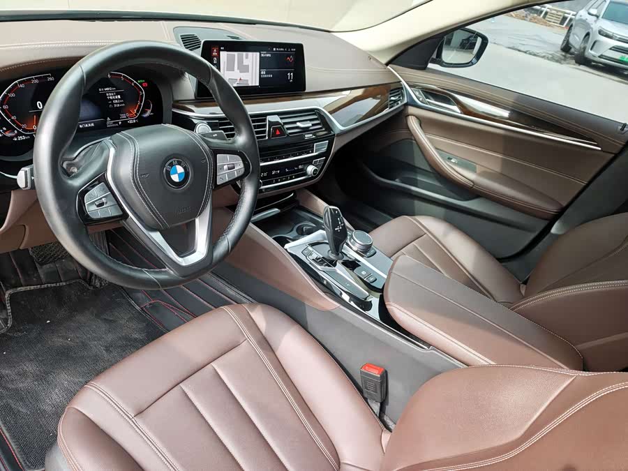 BMW 5 Series 2020 — фото 13