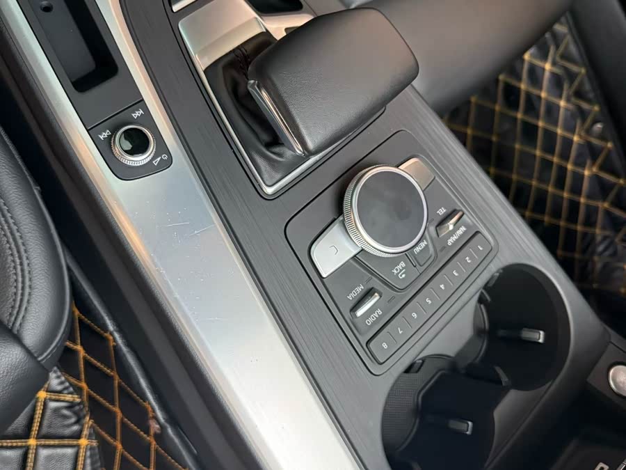 Audi A4L 2018