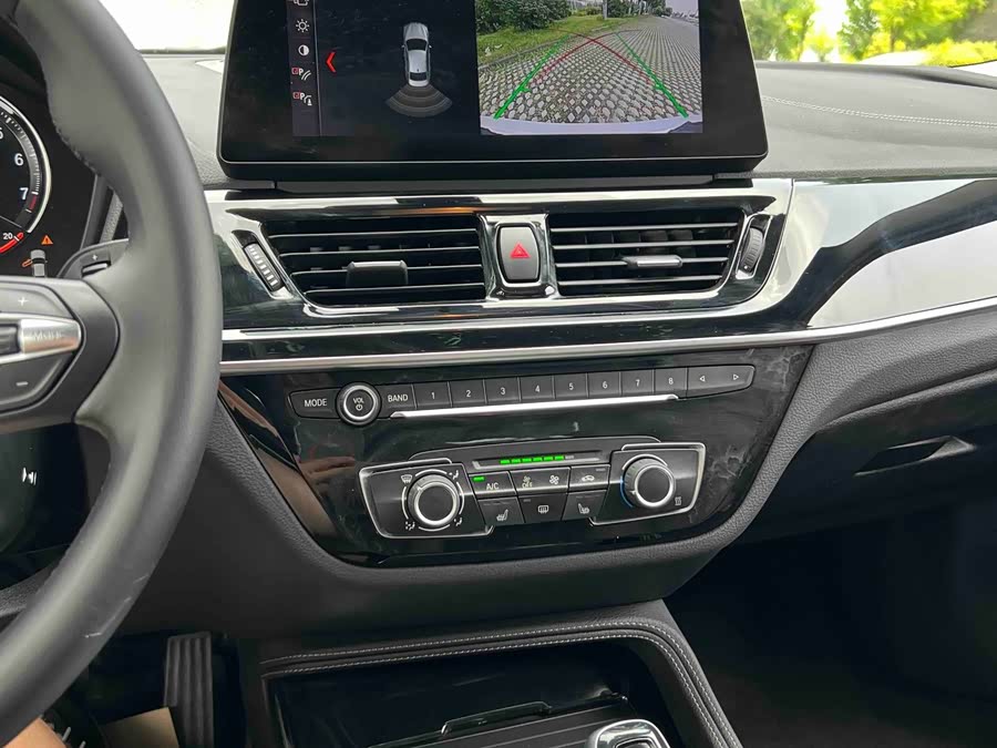 BMW 1 Series 2021 — фото 12