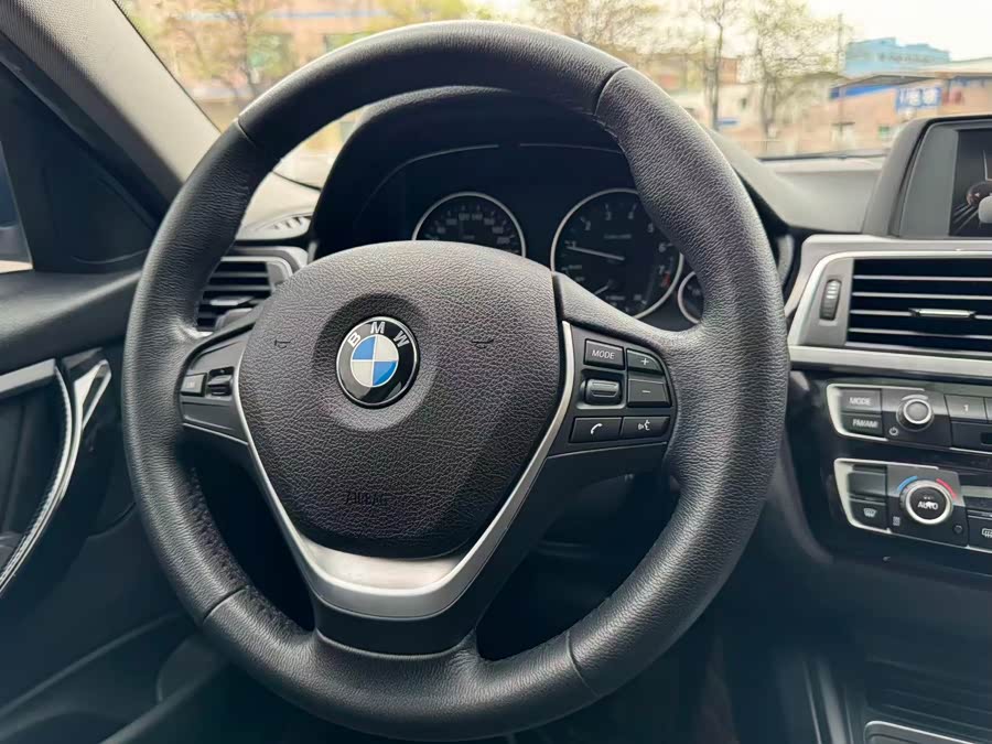 BMW 3 Series 2017 — фото 13