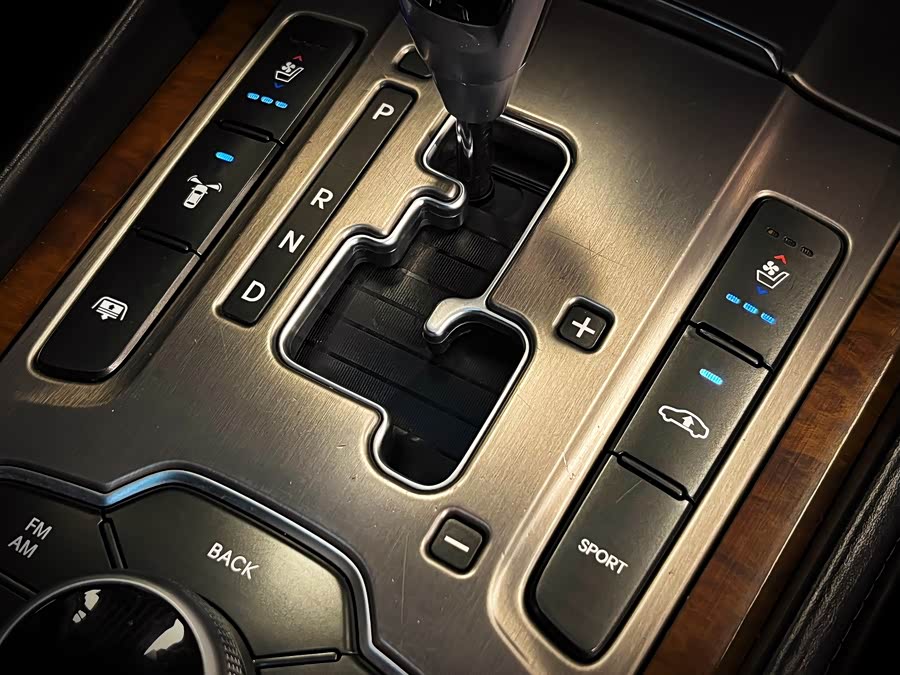 Hyundai Equus 2012 — фото 23