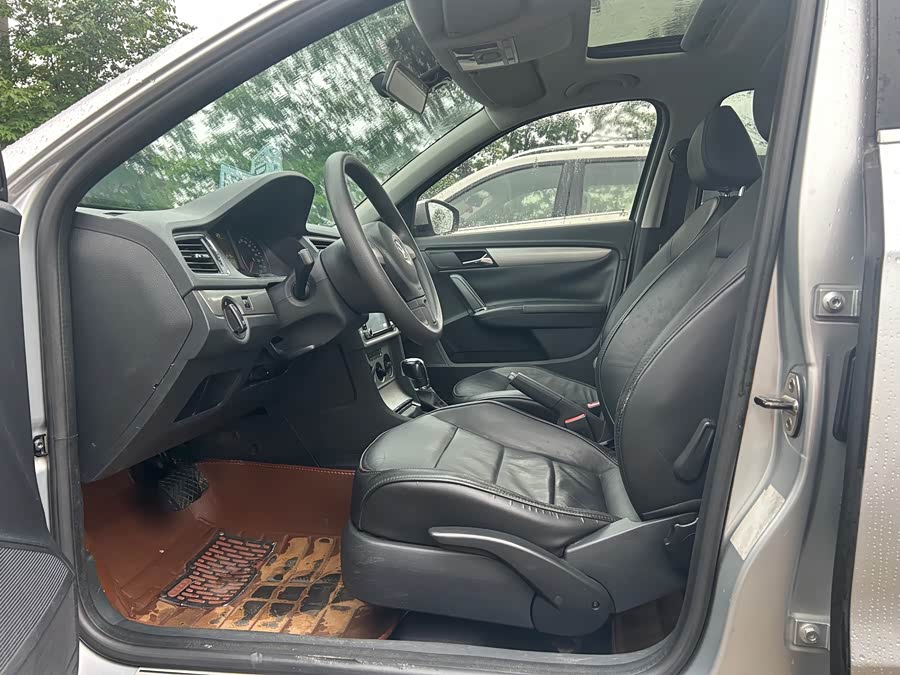 Volkswagen Lavida 2013