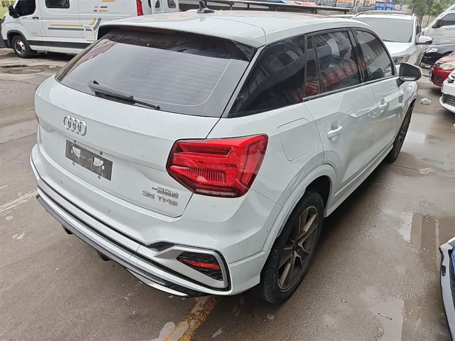 Audi Q2L 2023