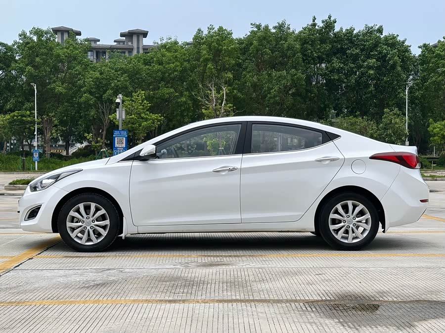 Hyundai Elantra 2016 — фото 33