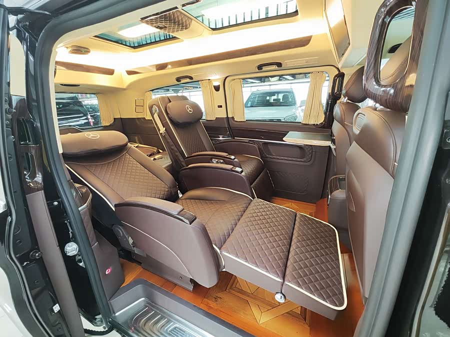 Mercedes-Benz V-Class 2017 — фото 12