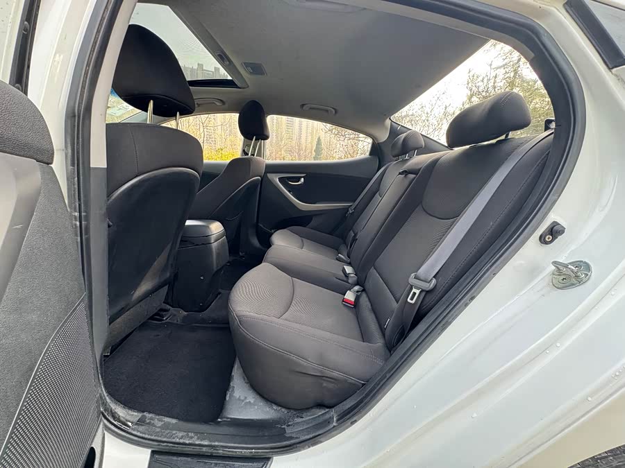 Hyundai Elantra 2015