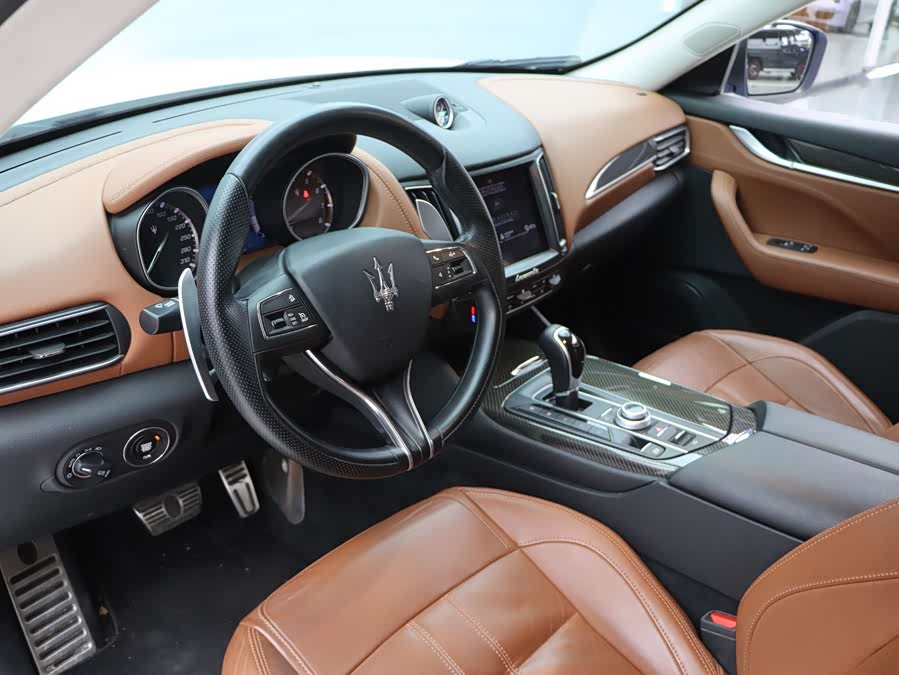 Maserati Levante 2016 — фото 18