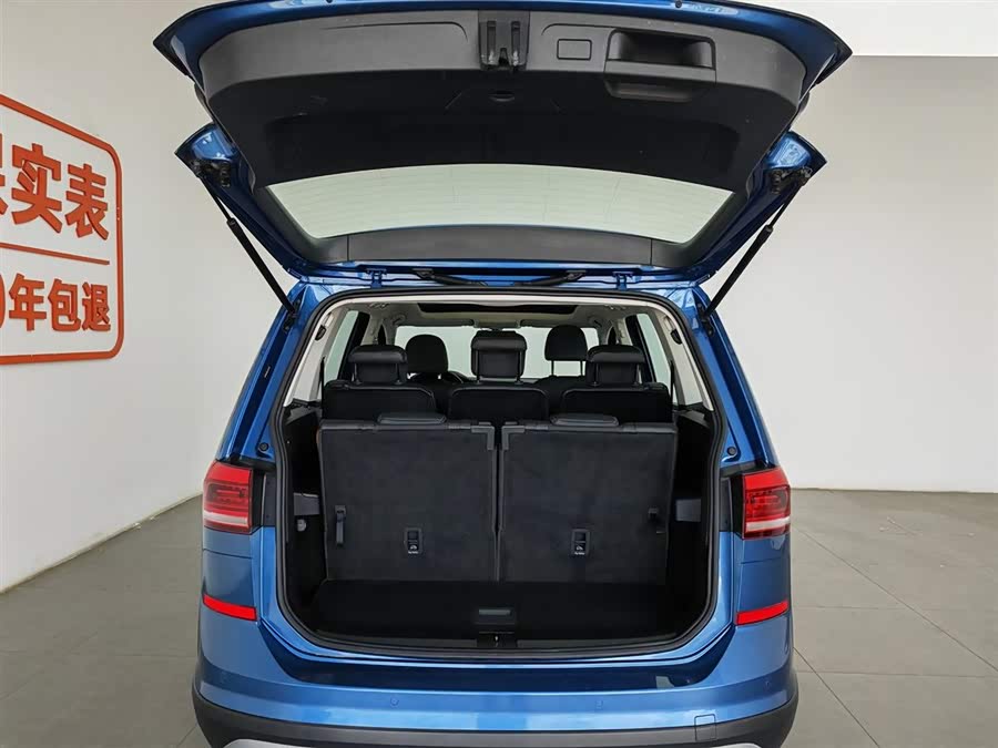 Volkswagen Touran 2018 — фото 16