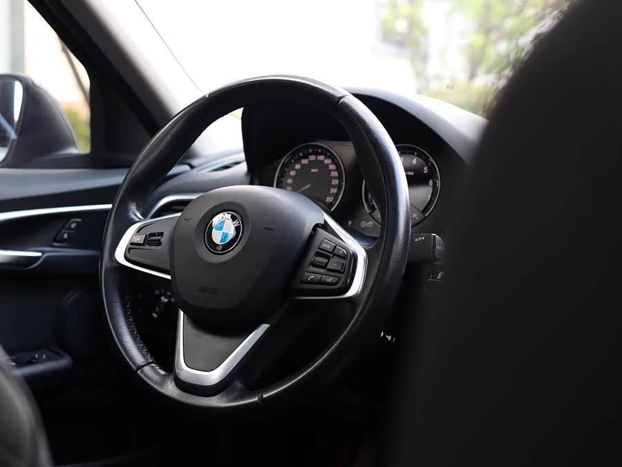 BMW 1 Series 2018 — фото 26