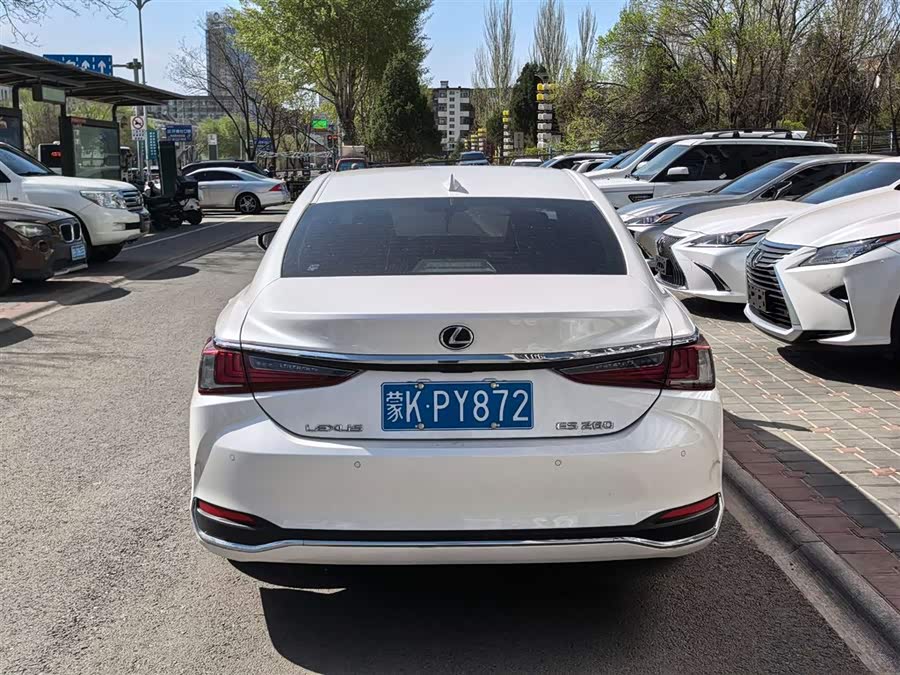 Lexus ES 2020