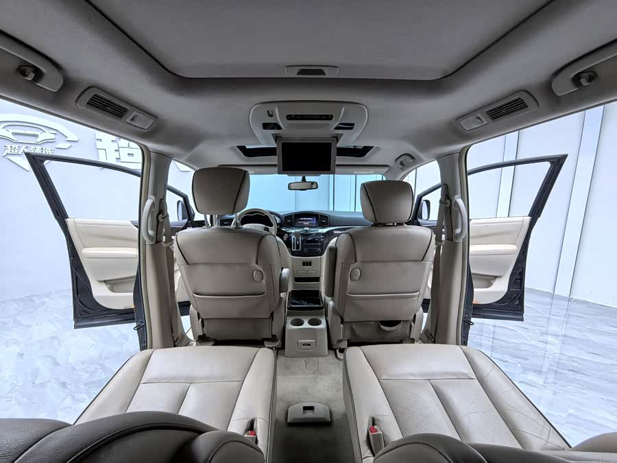 Nissan Quest 2015 — фото 11