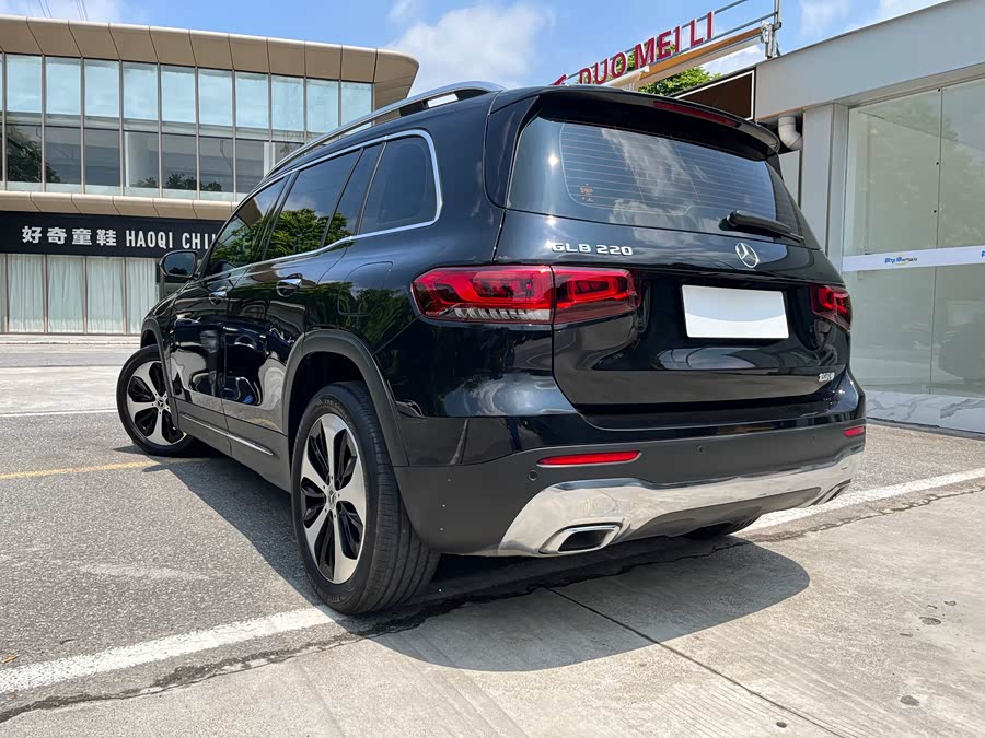 Mercedes-Benz GLB 2023
